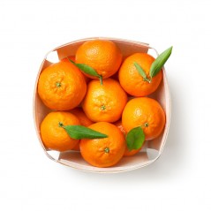 mandarynki w drewnianym koszyczku