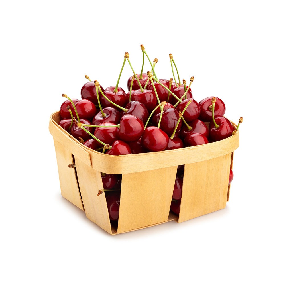 czereśnie w drewnianym koszyczku